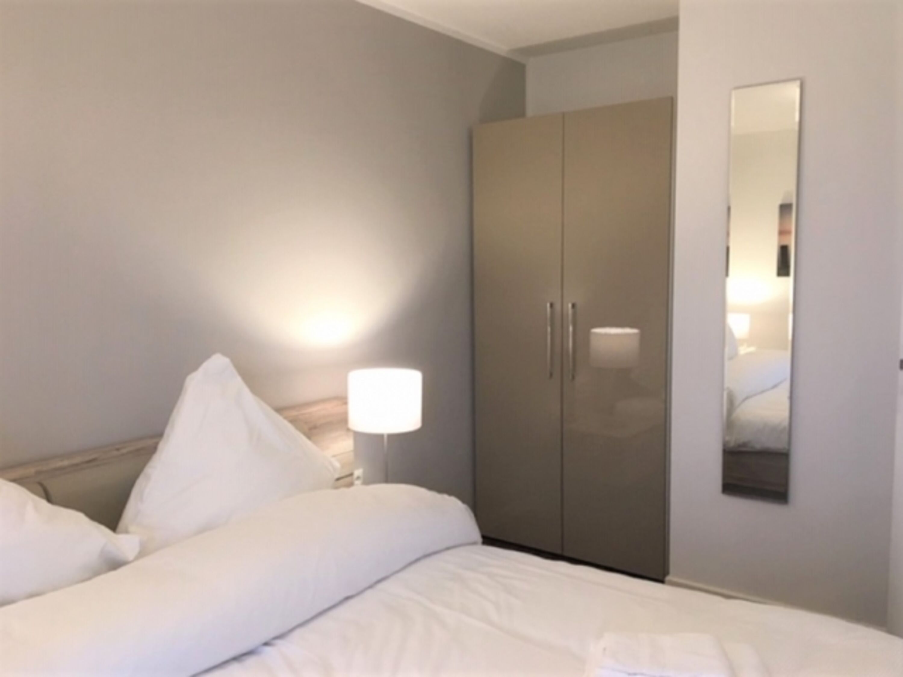 mit Einbauschrank