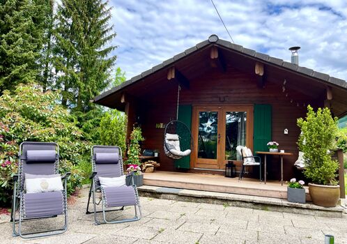 Außenansicht mit Terrasse