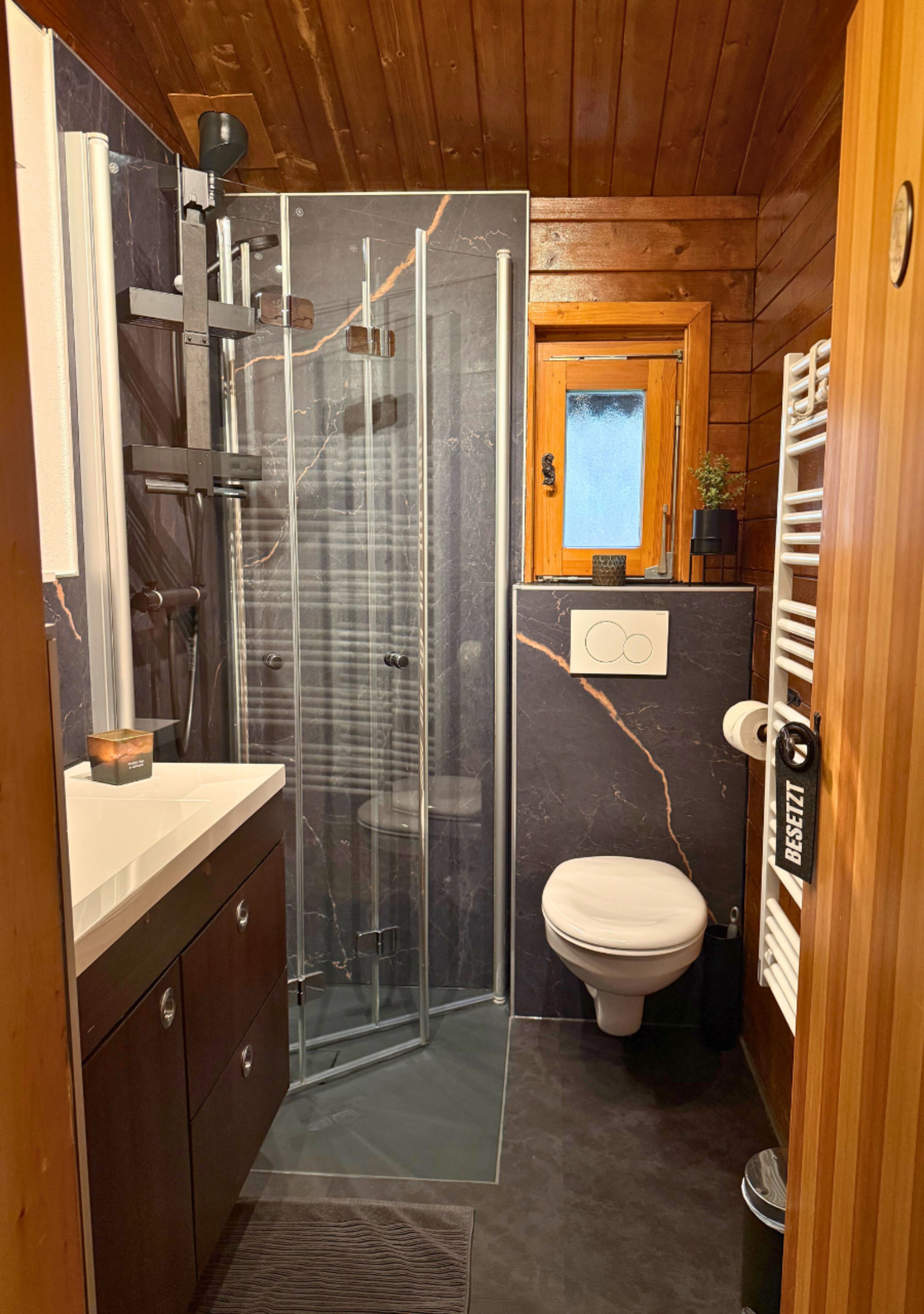 Badezimmer Frontal