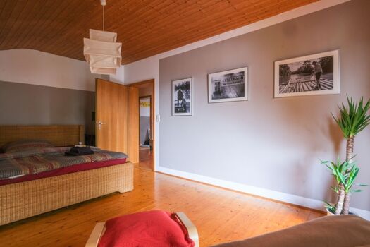 Schlafzimmer 1 mit Gästebett 200*200