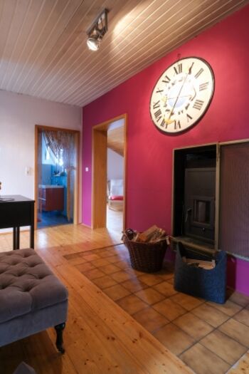 Eingangsbereich/Flur mit Ofen