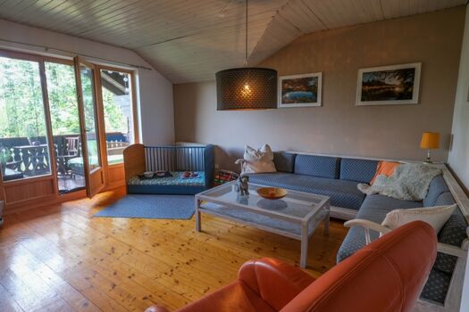 Blick Wohnzimmer vom Flur