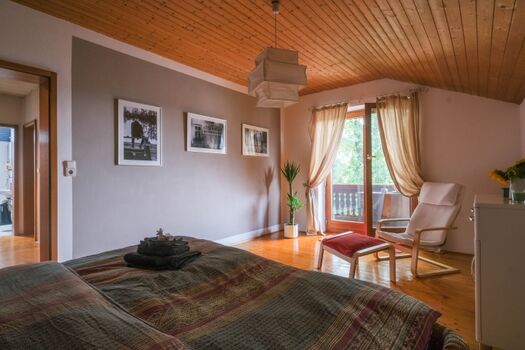 Schlafzimmer 1 mit Zugang Balkon