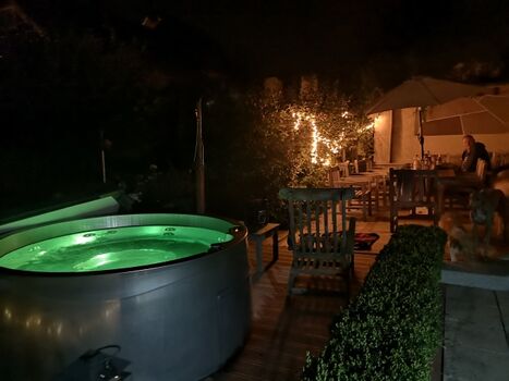 Whirlpool bei Nacht