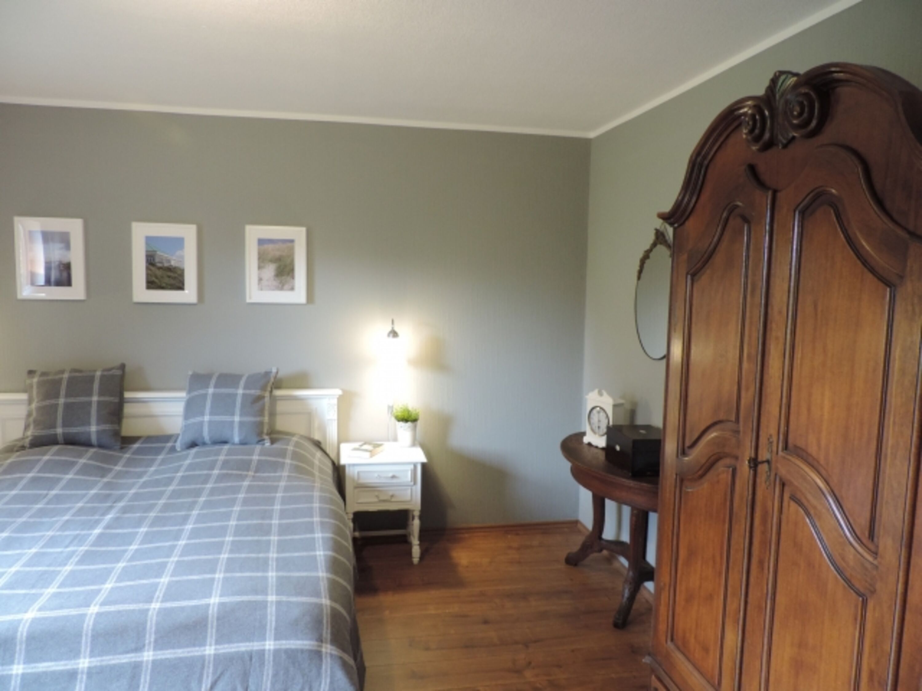 Schlafzimmer 1
