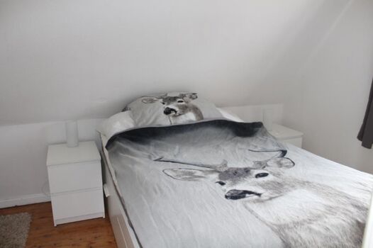 Schlafzimmer 2 mit einem 1,40m breiten Doppelbett 