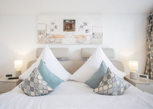 Schlafzimmer 1 mit Boxspringbetten