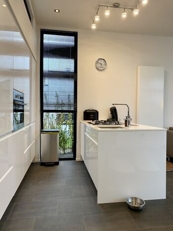 Küche mit Kochinsel