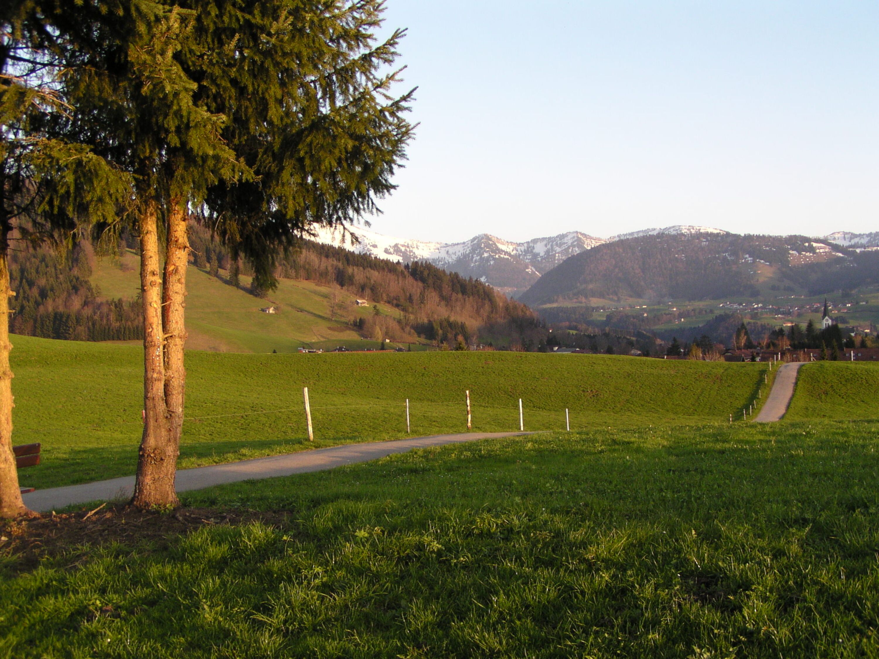 ...die direkt in ein etliche Kilometer langes, gut beschildertes Streckennetz münden.