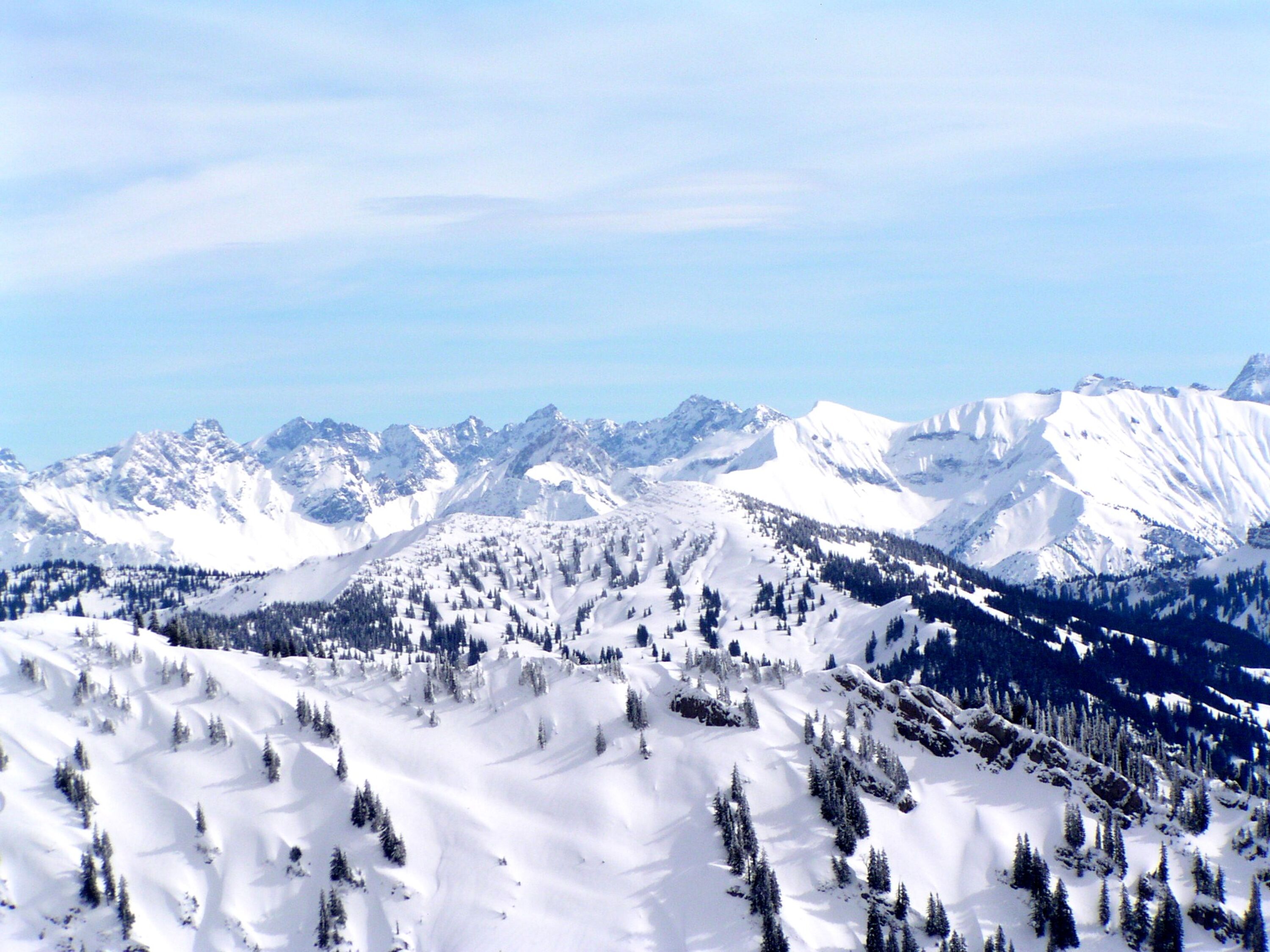 Oder Sie genießen einfach die herrliche Wintersonne bei klassischen oder Schneeschuh-Wanderungen oder einem Sonnenbad!