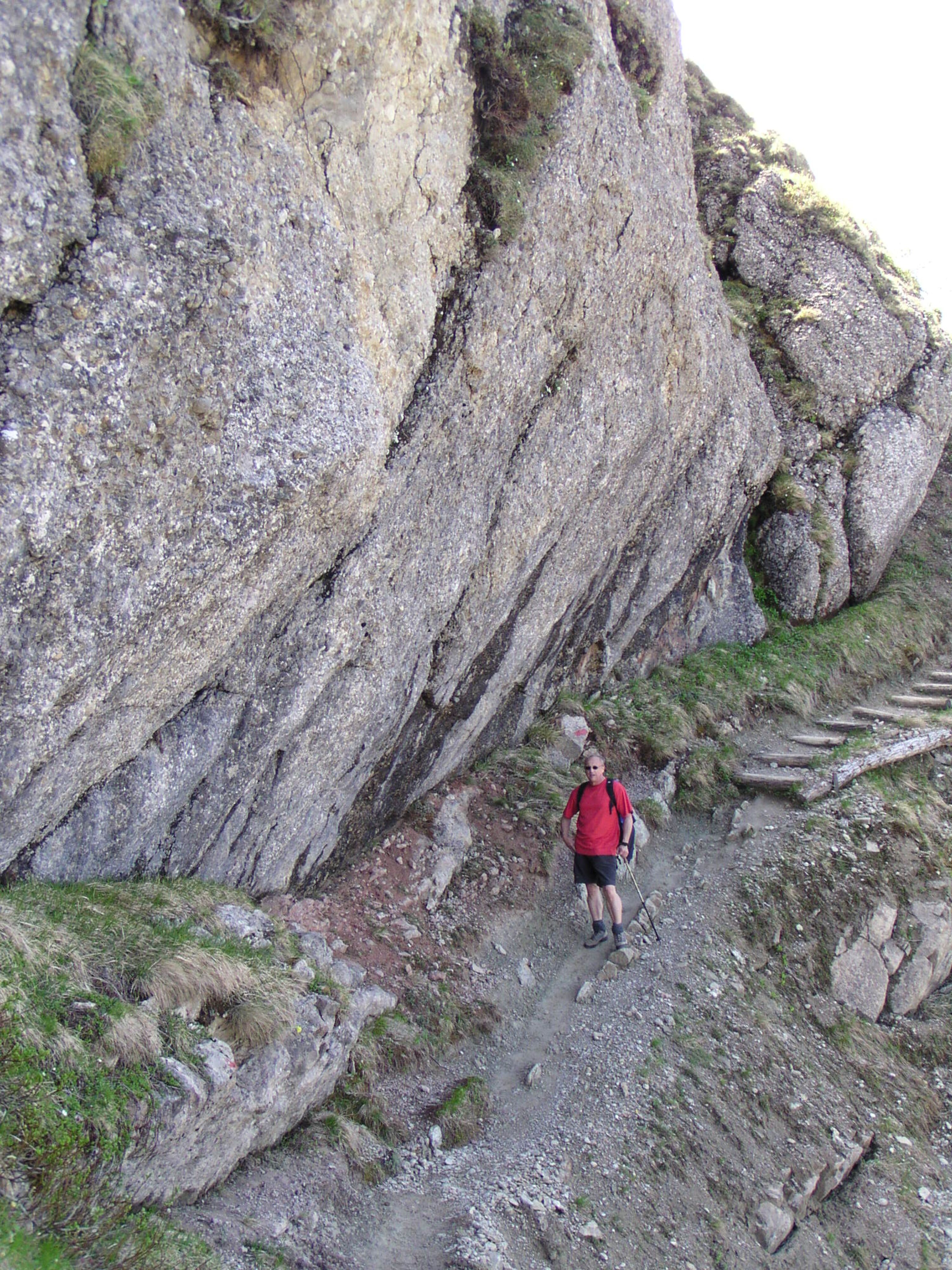 Für jeden Geschmack ist etwas dabei: schwere Bergtouren sowie romantische Wege (z.B. zu Wasserfällen, bewirtschafteten Almen & Bergkapellen)