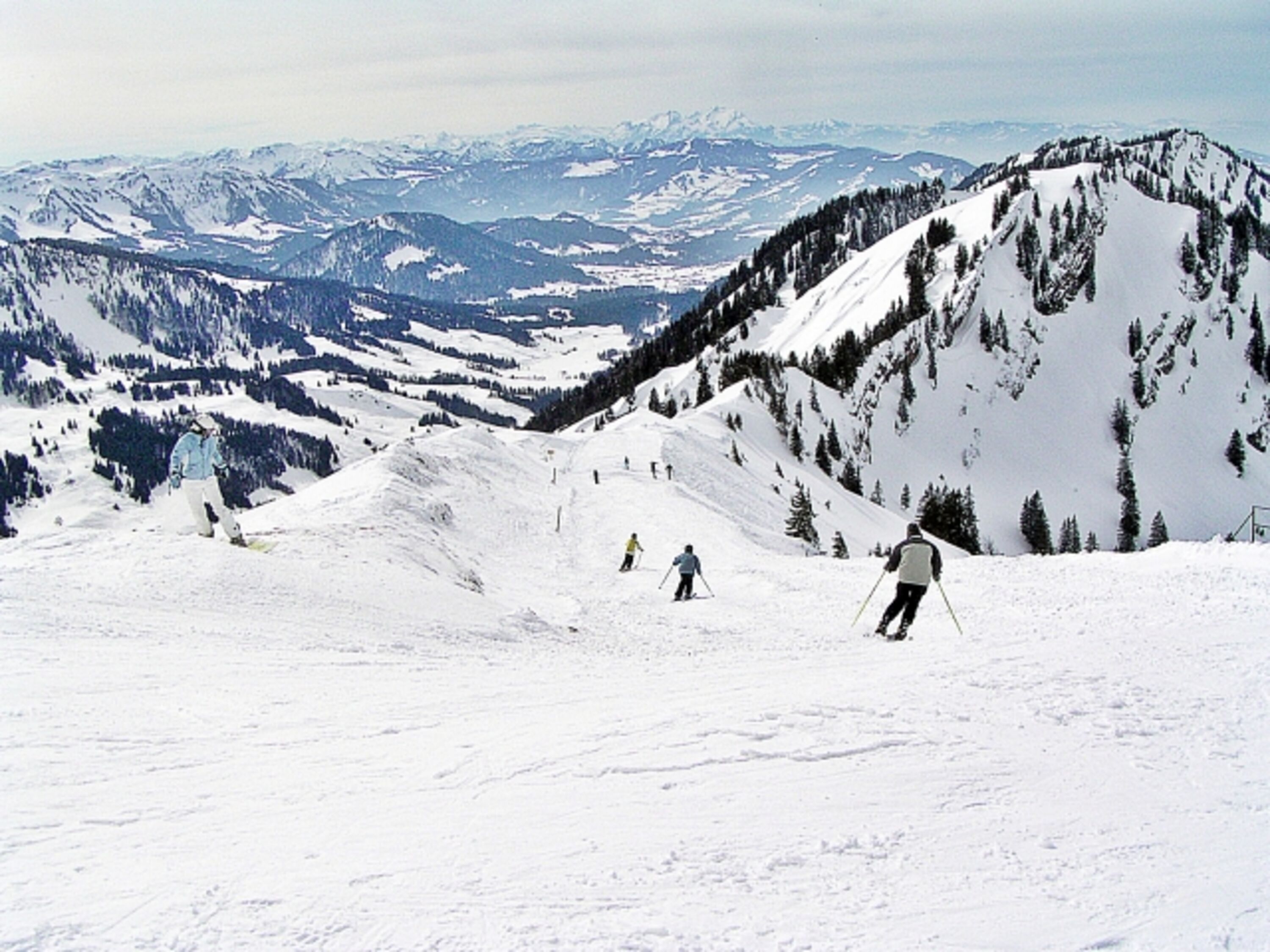 Eine der diversen Oberstaufner Skipisten (Skipass für die gesamte Skiregion Oberstaufen sowie zahlreiche Skilifte und Bergbahnen gratis !!!)