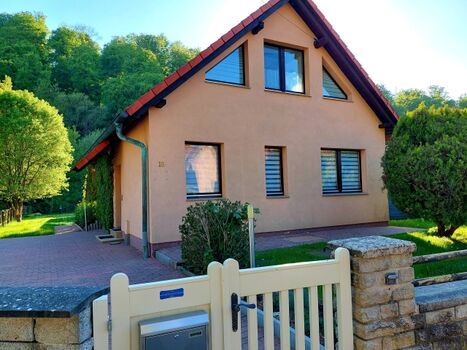 Straßenansicht des Hauses