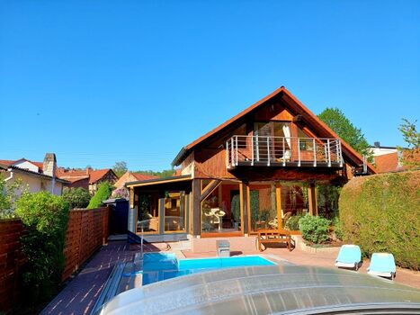 Hausansicht vom Pool / Garten