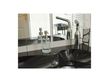 Geräumiges Bad mit Doppelwaschtisch