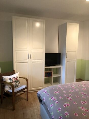 Viel Stauraum für Kleidung im Schlafzimmer