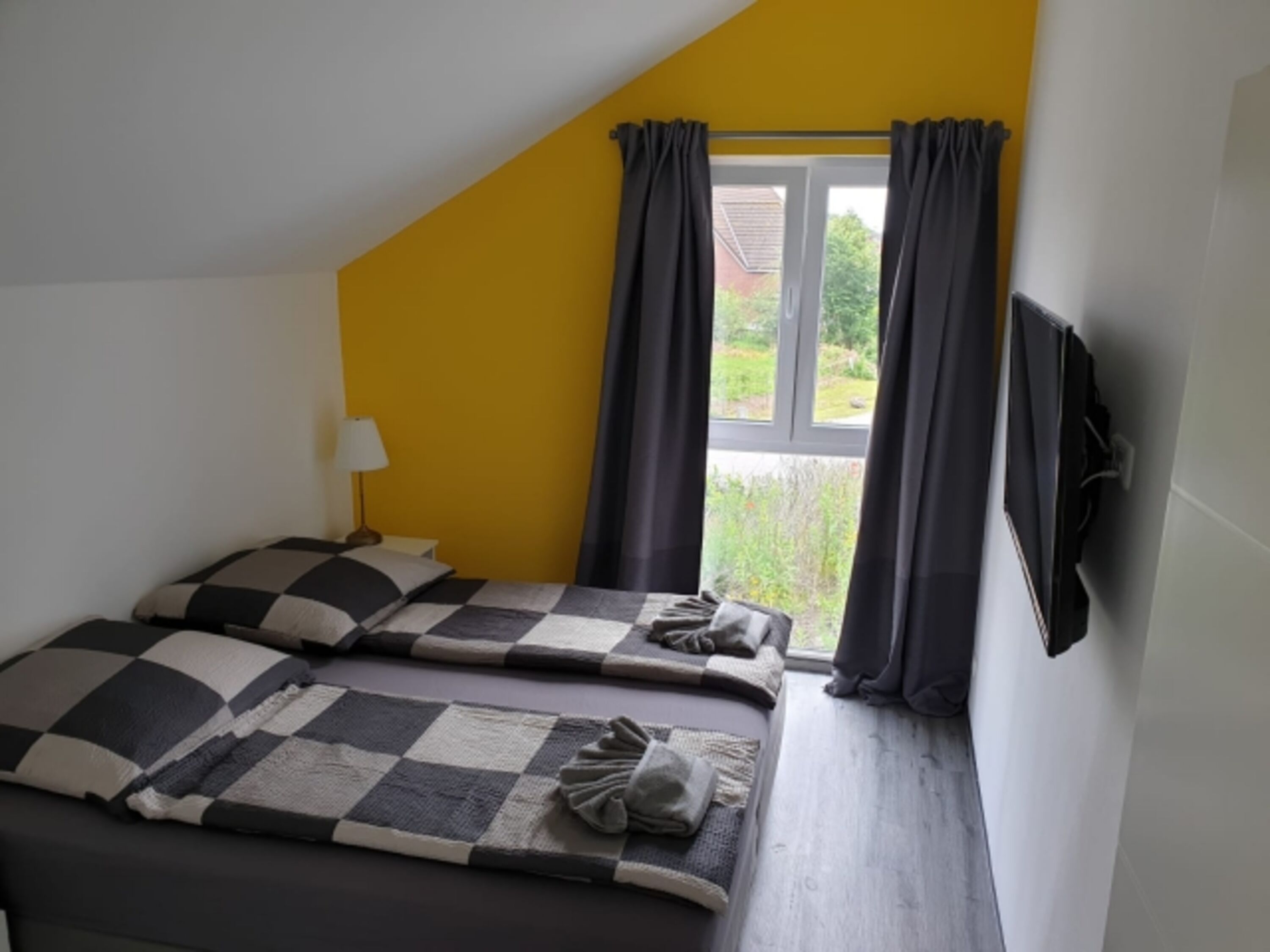 Schlafzimmer mit Doppelbett