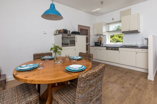 Offene Küche mit Geschirrspüler