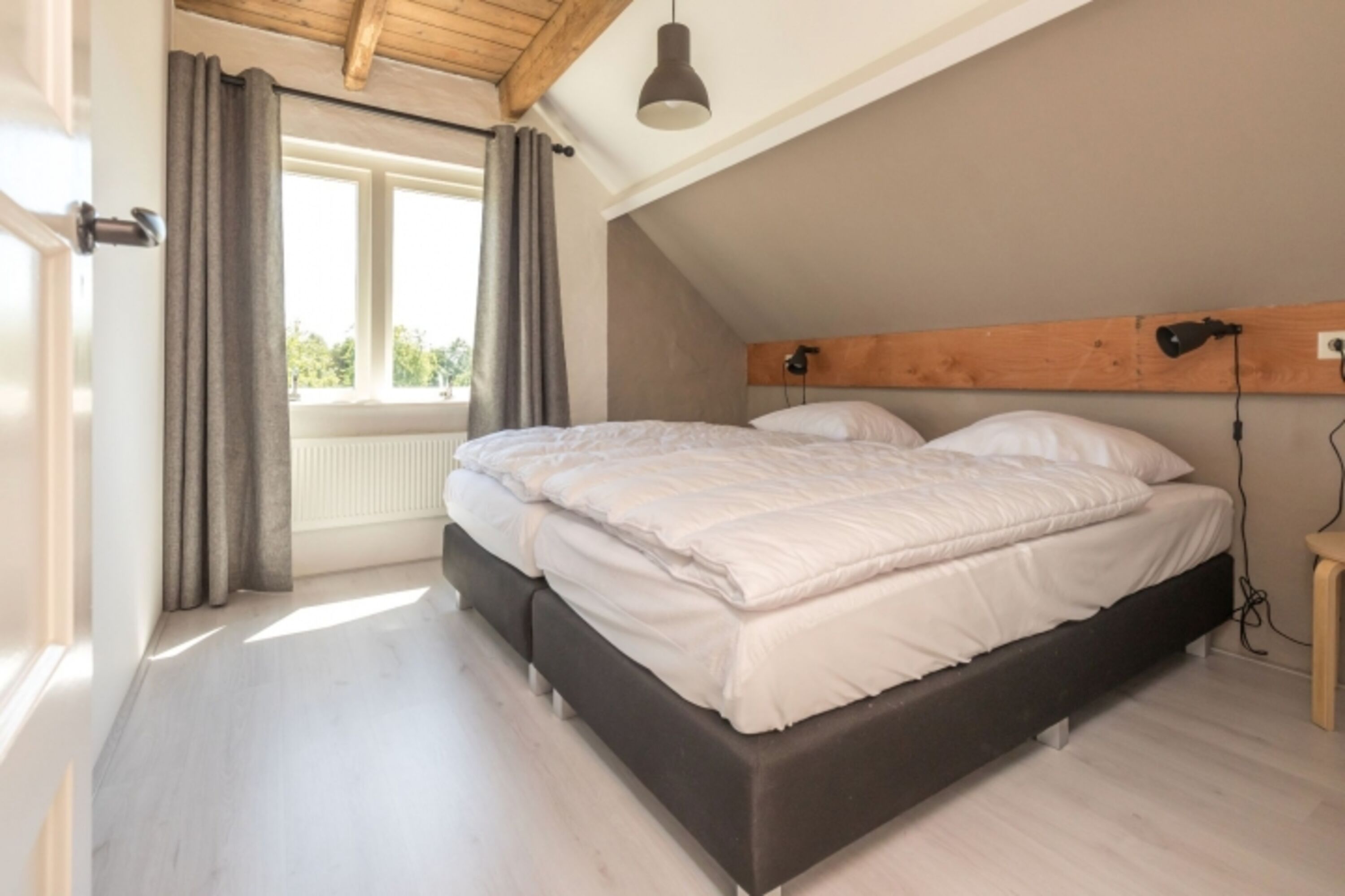 Schlafzimmer 2 mit 2 Einzel Boxspringbetten