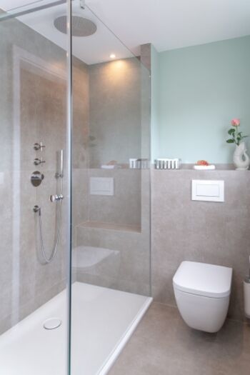 Badezimmer mit Dusche