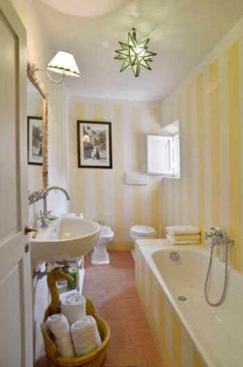 Badezimmer mit Wanne