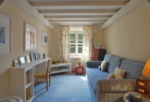 Durchgangszimmer mit Doppelbettcouch