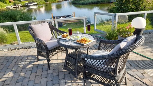 Der Blick zur Gracht direkt am Wasser