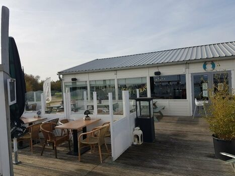 Jachthafen mit Restaurant 1000 Meter entfernt