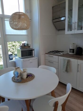Küche mit Sitzgelegenheit
