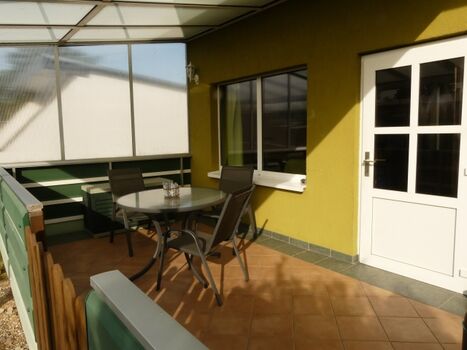 Ferienhaus mit überdachter Terrasse