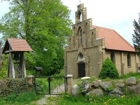 Kirche/ Kapelle im Dorf Stahlbrode