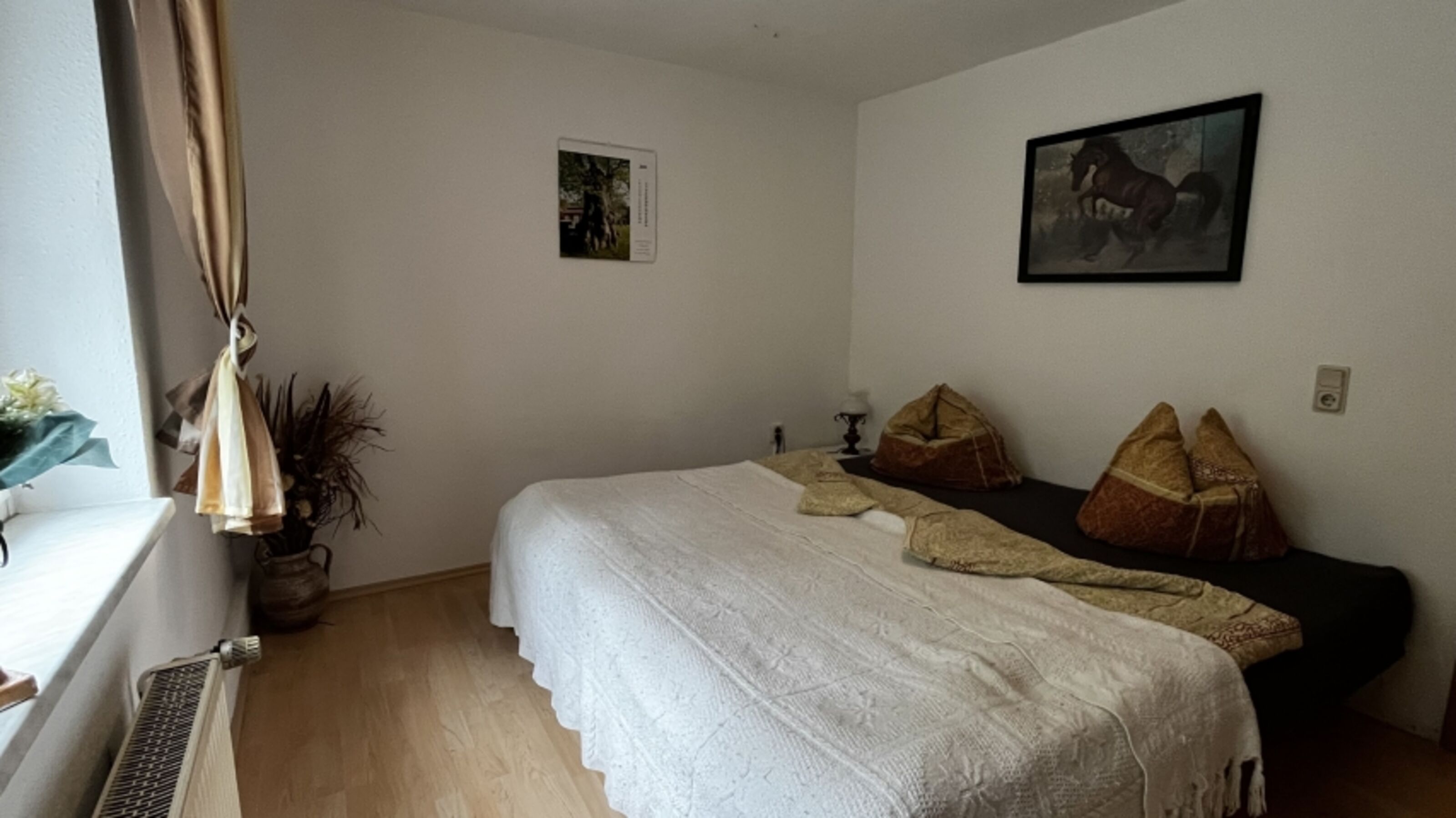 Schlafzimmer 1 mit Wasserbett