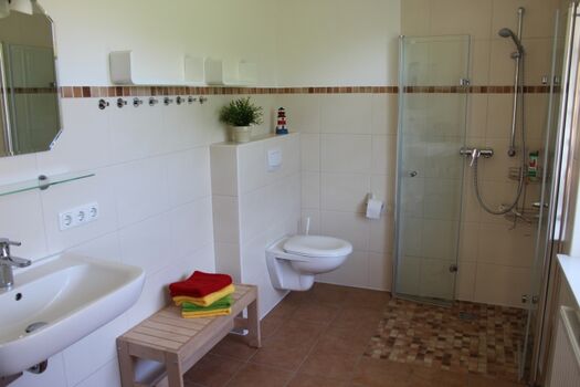 Badezimmer mit Dusche EG