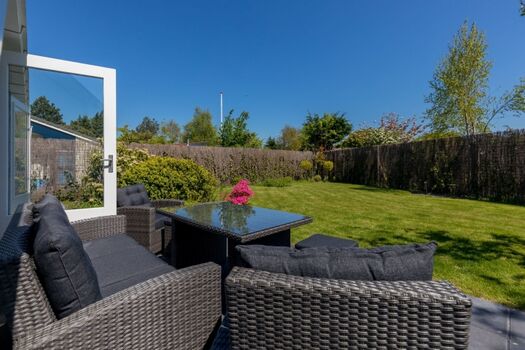 Der neu angelegte, eingezäunte Garten