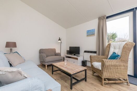 Die Sitzecke mit Digital TV, DVD-Spieler und Stereo-Anlage