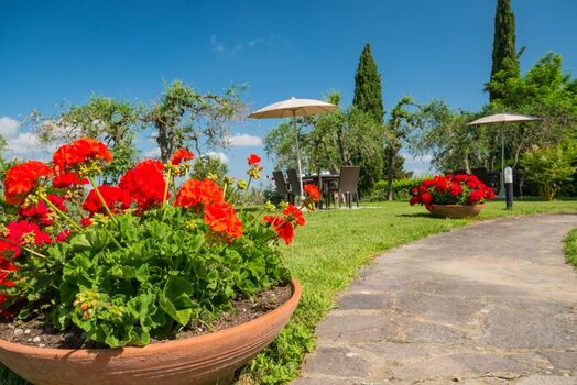 Die Terrassen der Wohnungen im ersten Stock