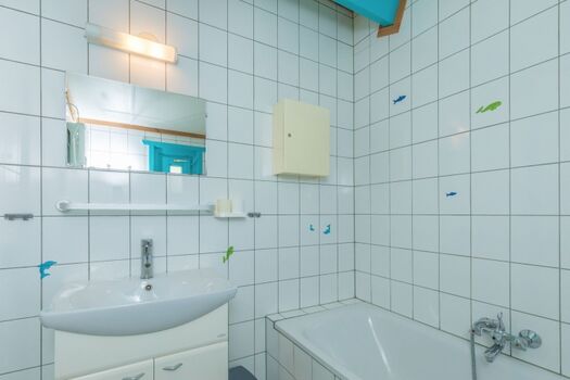 Badezimmer (bei Hauptschlafzimmer)