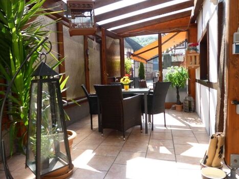 Anbau aus Glas für gemütliche Stunden