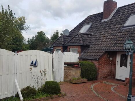 Eingang mit 1,80 Holzzaun