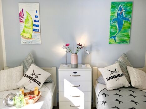 zweites Schlafzimmer mit zwei Einzelbetten 