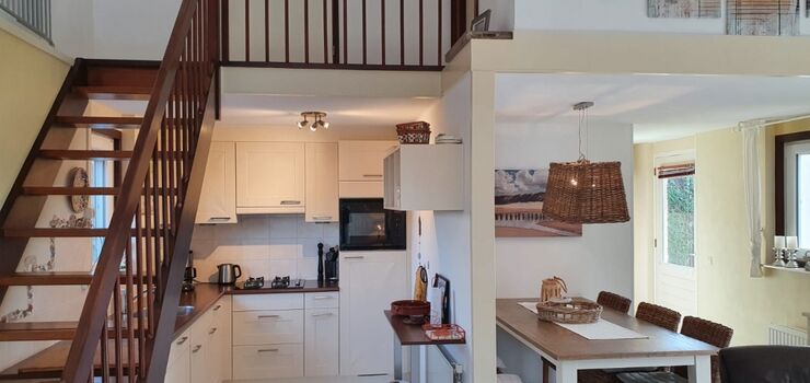 Einbauküche mit großzügiger Ausstattung