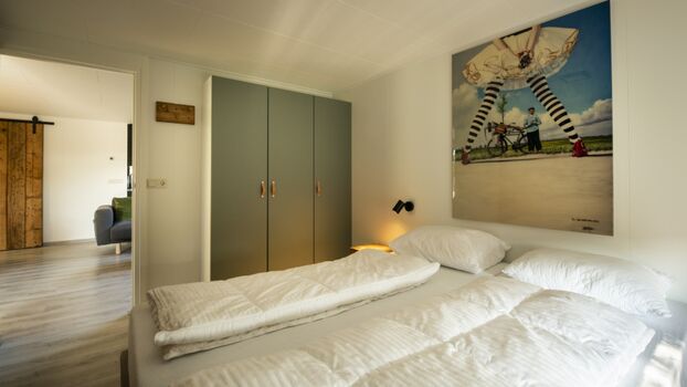 Schlafzimmer mit Doppelbett