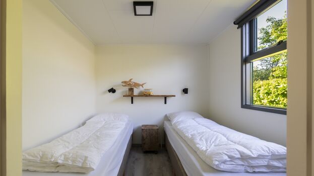 Schlafzimmer mit zwei Einzelbetten