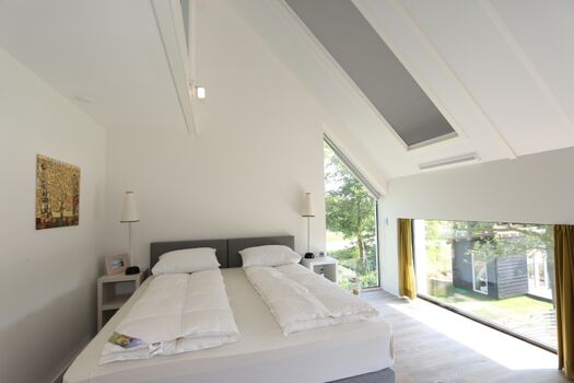 Schlafzimmer mit Doppelbett