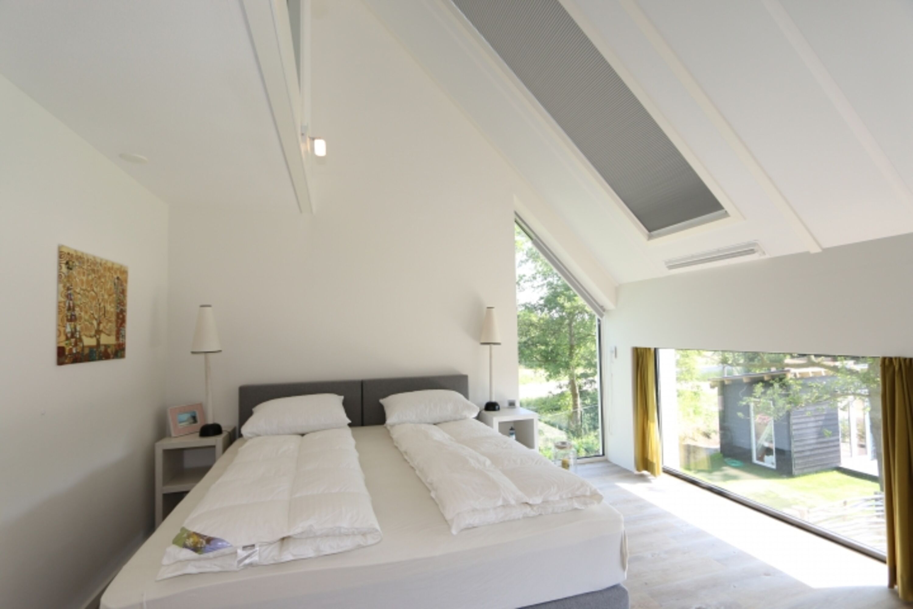 Schlafzimmer mit Doppelbett