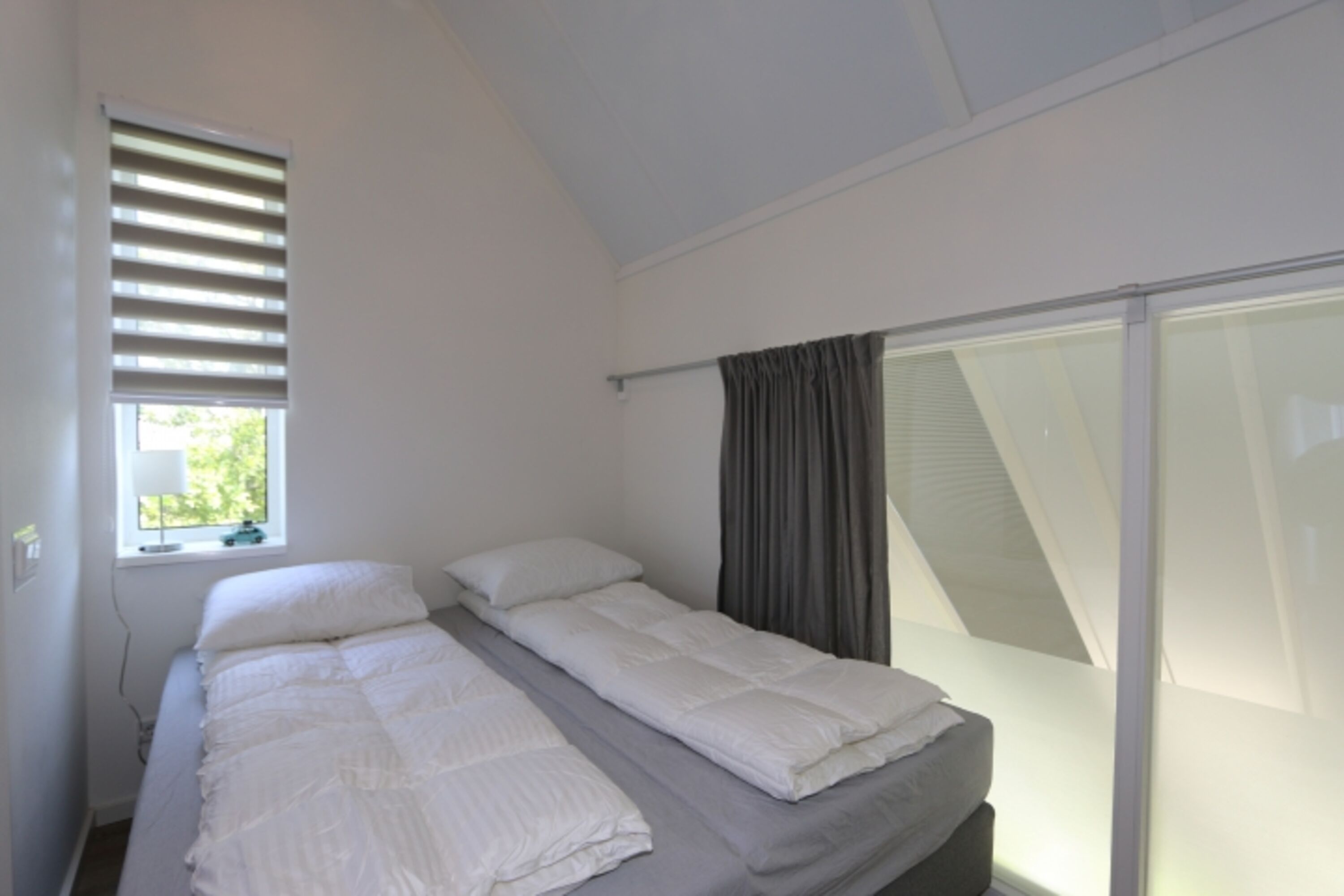 Schlafzimmer mit Doppelbett
