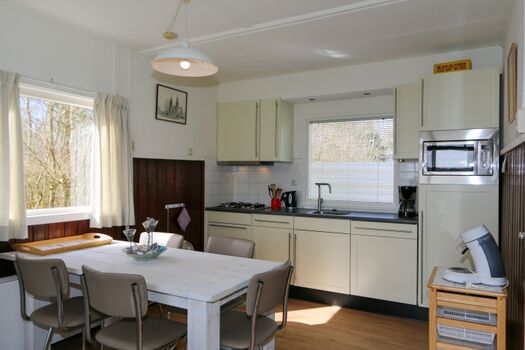 Küche mit Essbereich