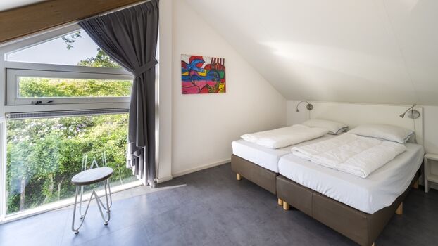 Schlafzimmer mit Doppelbett