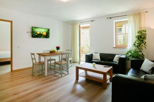 Wohn- Esszimmer Gartenwohnung