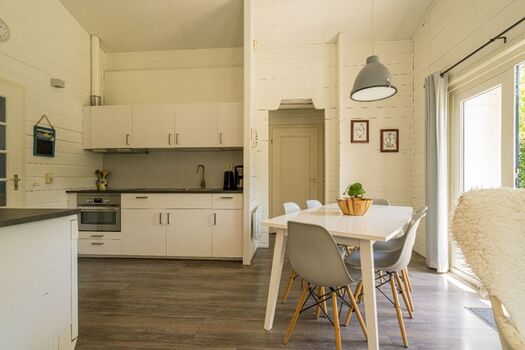 Offene Küche mit Essgruppe